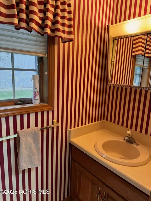 Bath - 144 Deerfield Cir, Bryan, OH 43506 photo 1 of 4