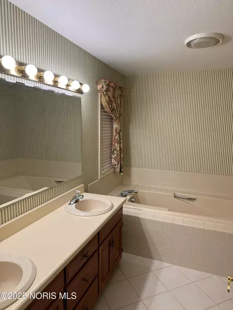 Bath - 144 Deerfield Cir, Bryan, OH 43506 photo 3 of 4