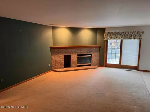 Living - 144 Deerfield Cir, Bryan, OH 43506 photo 3 of 5