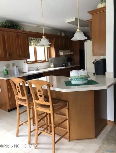 Kitchen - 144 Deerfield Cir, Bryan, OH 43506 photo 5 of 5