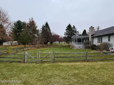 Exterior - 144 Deerfield Cir, Bryan, OH 43506 photo 5 of 5