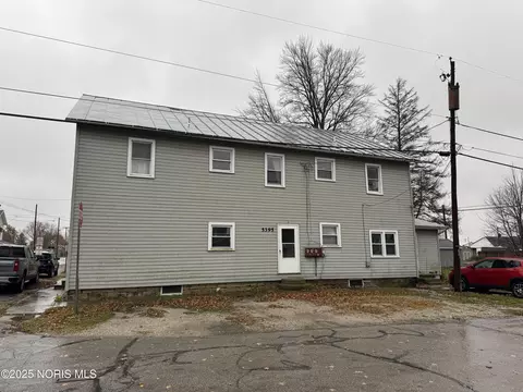 5395 Bucyrus St, North Robinson, OH 44827
