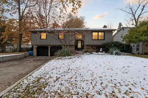 3637 Fairwood Dr, Sylvania, OH 43560