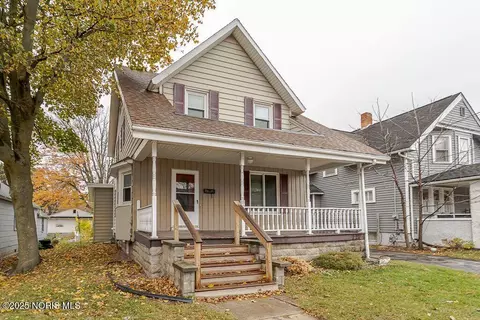 822 N Main St, Bowling Green, OH 43402