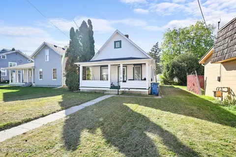 106 E Union St, Walbridge, OH 43465
