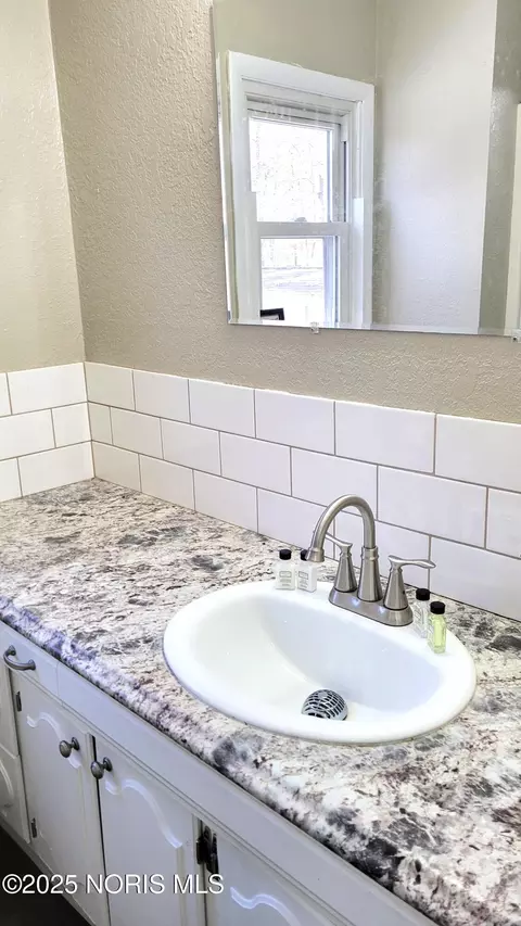 Bath - 116 Troder St, Bryan, OH 43506 photo 5 of 8