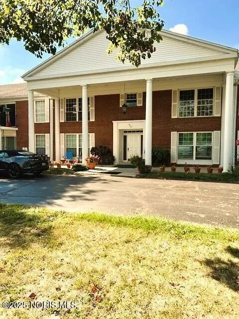 425 W Ridge Dr #6, Fostoria, OH 44830