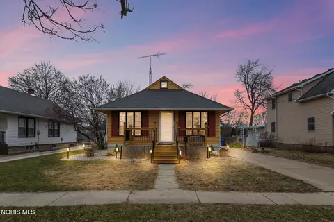 429 W 5th St, Perrysburg, OH 43551