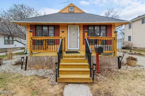 429 W 5th St, Perrysburg, OH 43551