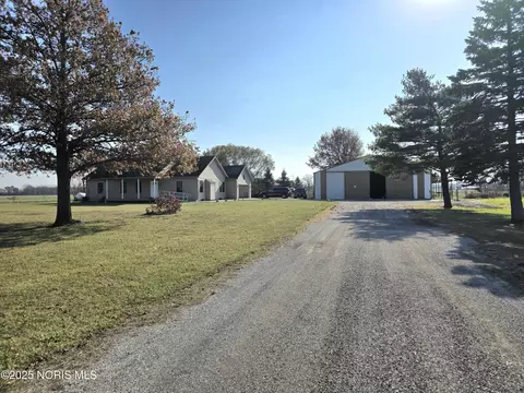 2067 Devils Hole Rd, Pemberville, OH 43450