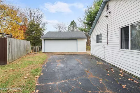 Exterior - 54 Independence Rd, Toledo, OH 43607 photo 1 of 8