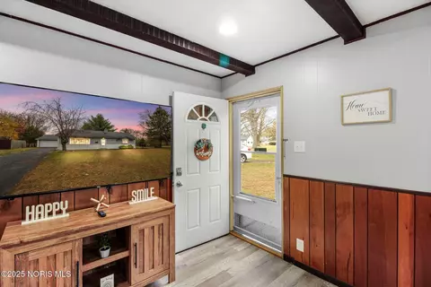 Entry Way - 54 Independence Rd, Toledo, OH 43607 photo 1 of 2