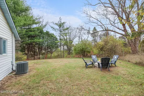 Exterior - 54 Independence Rd, Toledo, OH 43607 photo 7 of 8