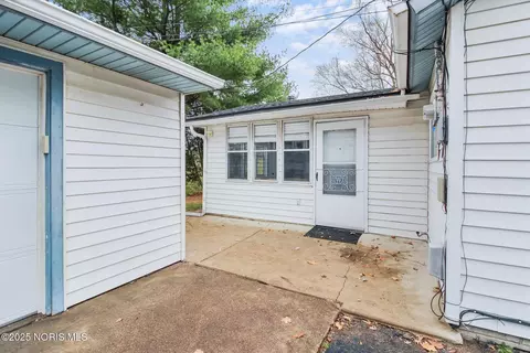 Exterior - 54 Independence Rd, Toledo, OH 43607 photo 2 of 8