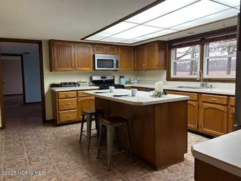 Kitchen - 109 Scott Dr, Bryan, OH 43506 photo 3 of 5