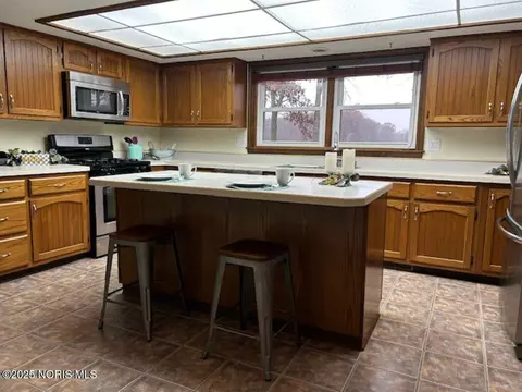 Kitchen - 109 Scott Dr, Bryan, OH 43506 photo 4 of 5