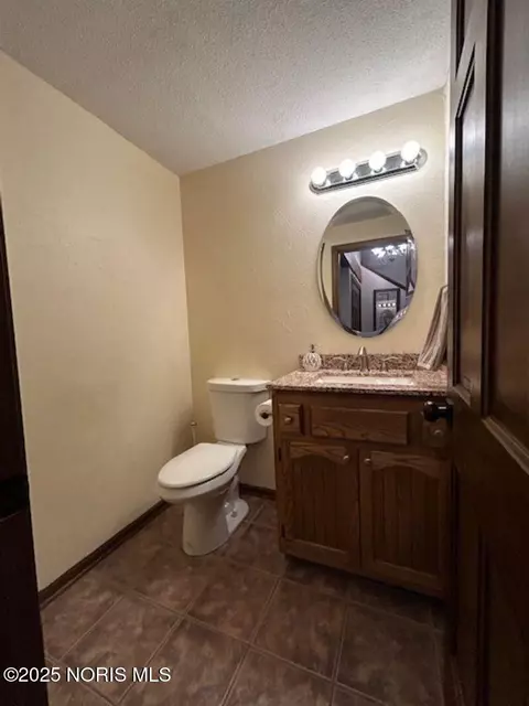 Bath - 109 Scott Dr, Bryan, OH 43506 photo 5 of 5