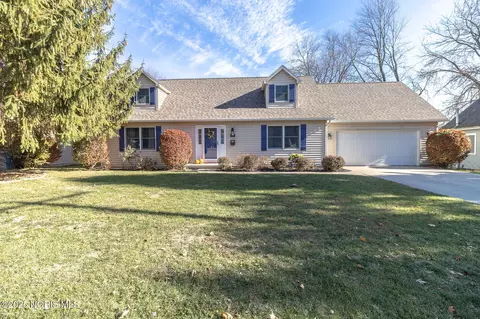 117 S 5th St, Waterville, OH 43566