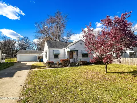 5447 Harvest Ln, Toledo, OH 43623