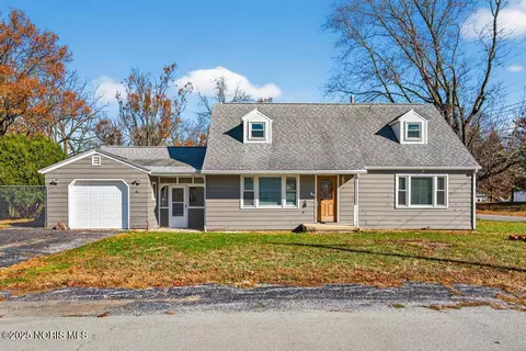 608 Sand Ridge Rd, Bowling Green, OH 43402