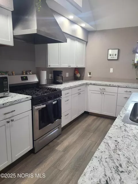 522 W Wayne St, Maumee, OH 43537 photo 9