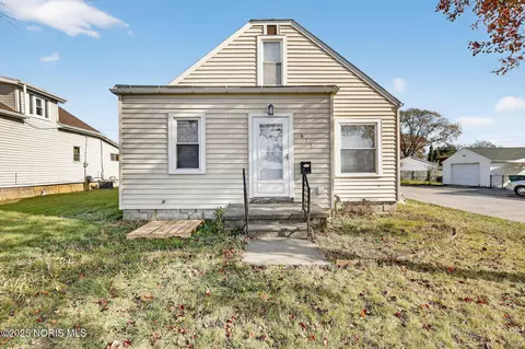 615 Oregon Rd, Northwood, OH 43619