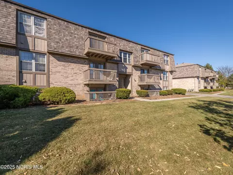 801811 Hilltop Ln, Toledo, OH 43615