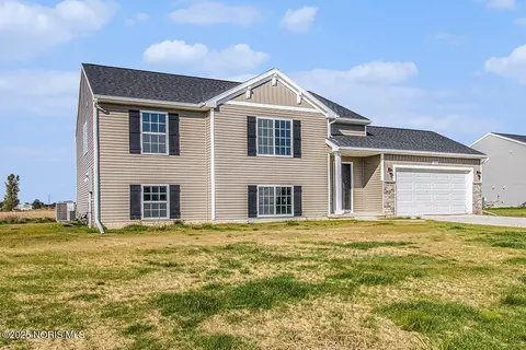 384 Douglas Dr, Liberty Center, OH 43532