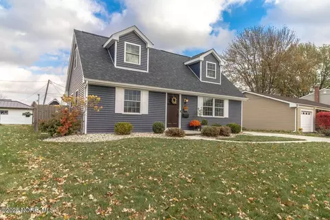 317 Pepperton Dr, Oregon, OH 43616
