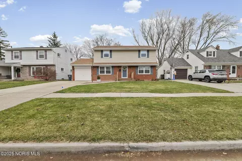 525 Orchard View Dr, Maumee, OH 43537