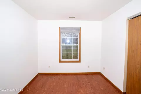 Bedroom - 1614 Colonial Ln, Bryan, OH 43506 photo 4 of 9