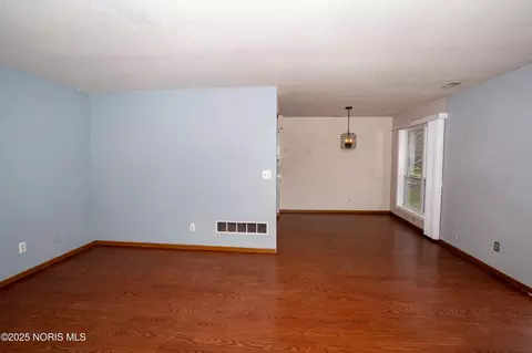 Living - 1614 Colonial Ln, Bryan, OH 43506 photo 3 of 6