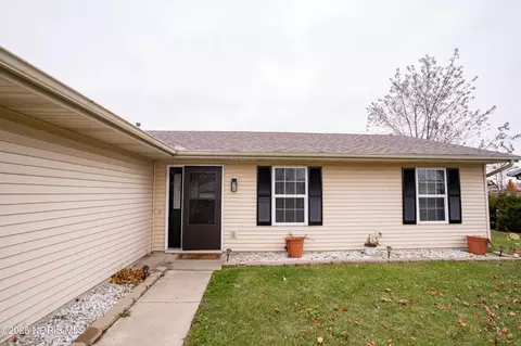 Exterior - 1614 Colonial Ln, Bryan, OH 43506 photo 2 of 5