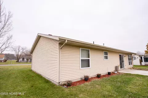 Exterior - 1614 Colonial Ln, Bryan, OH 43506 photo 3 of 5