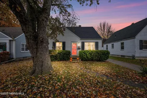 2842 Oak Grove Pl, Toledo, OH 43613