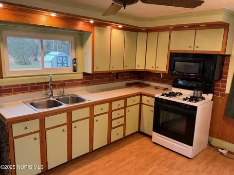 Kitchen - 3631 Lake St, Bryan, OH 43506 photo 2 of 4