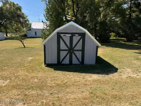Exterior - 3631 Lake St, Bryan, OH 43506 photo 3 of 4
