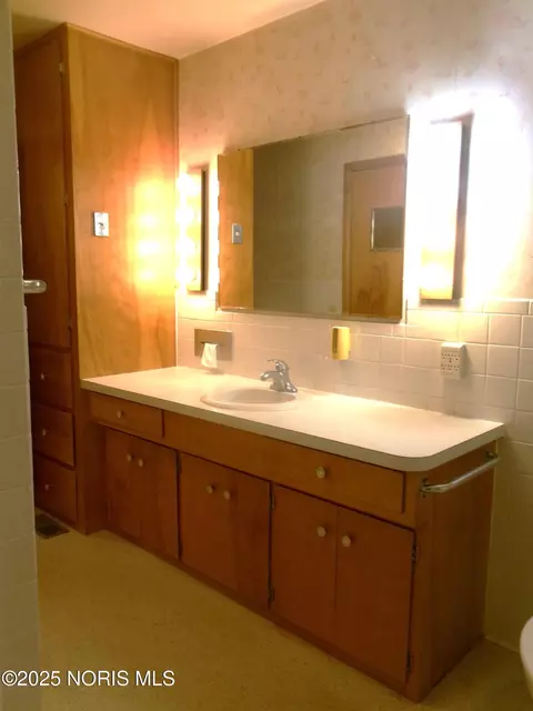 Bath - 60 Rush St, Leipsic, OH 45856 photo 1 of 2