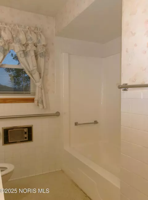 Bath - 60 Rush St, Leipsic, OH 45856 photo 2 of 2