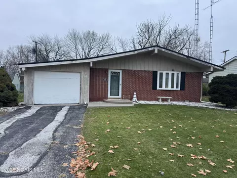 205 Taylor Dr, West Unity, OH 43570