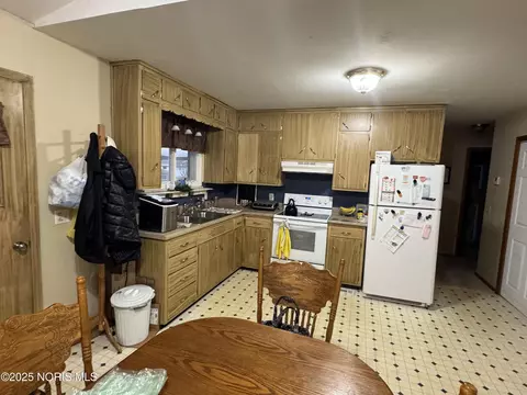 Kitchen - 205 Taylor Dr, West Unity, OH 43570 photo 2 of 3