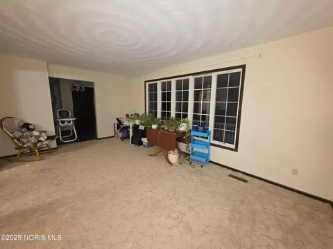 Living - 4629 State Route 65, Leipsic, OH 45856 photo 4 of 4