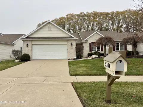 5101 Wynn Park Dr, Oregon, OH 43616