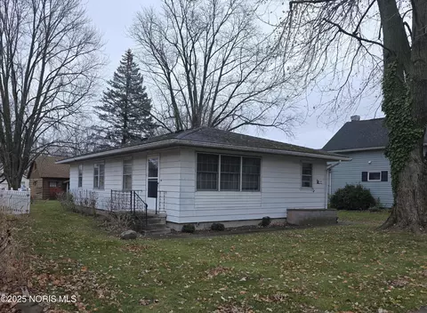 13 E Liberty St, Leipsic, OH 45856
