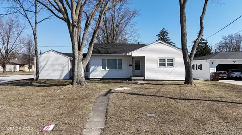775 N Walnut St, Paulding, OH 45879 photo 2