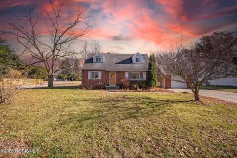 1032 Saturn Dr, Toledo, OH 43615