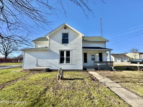 212 S Perry St, Woodville, OH 43469
