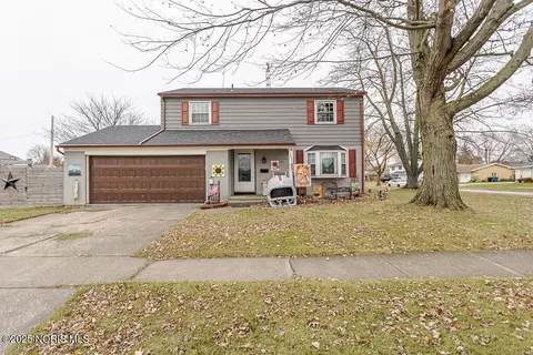 297 Wakefield Pl, Oregon, OH 43616