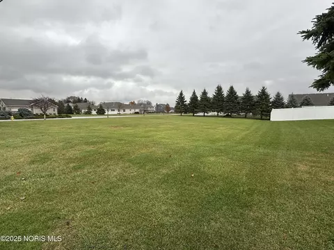 5979 Arapaho Ave, Walbridge, OH 43465