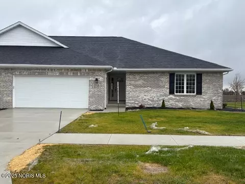 1738 Dolly Dr, Bowling Green, OH 43402